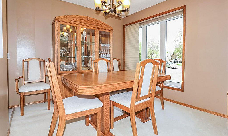 Open House - 221 Lau...