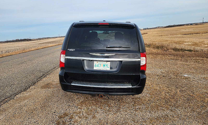 2014 Chrysler Town &...