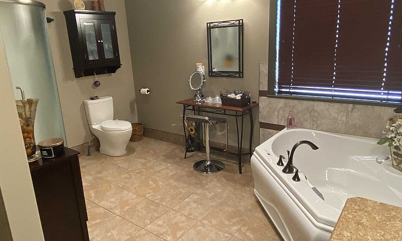 House For Sale - Lan...