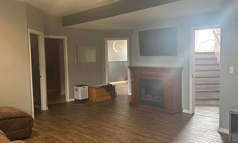 House For Sale - Lac...