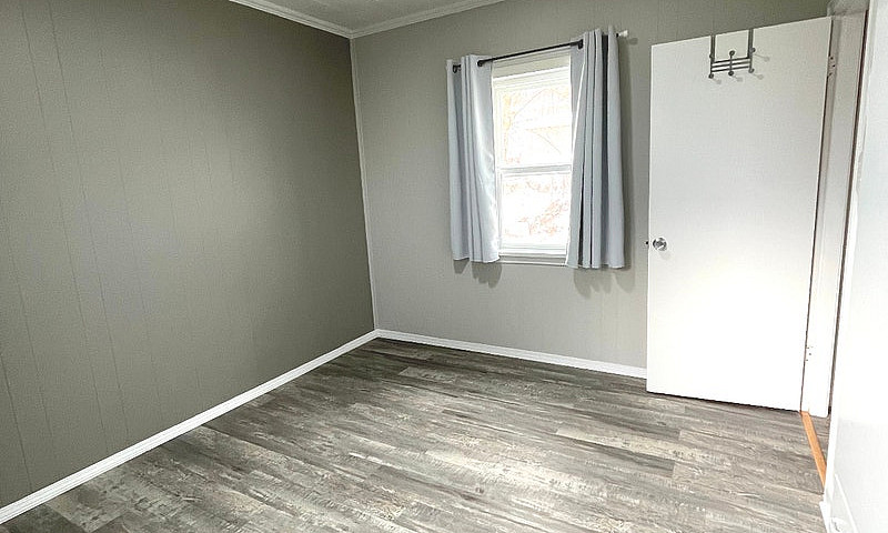 Rossland Home For Re...