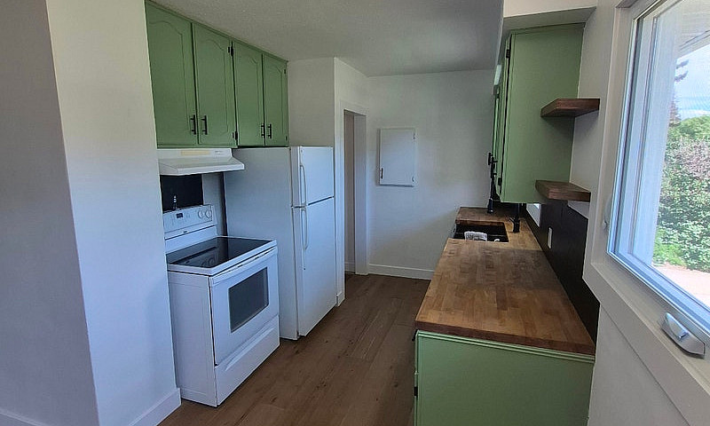 Renovated 3 Bed, 2 B...