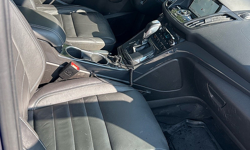 Ford Escape Titanium...
