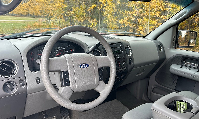 Low Km 2007 Ford F15...