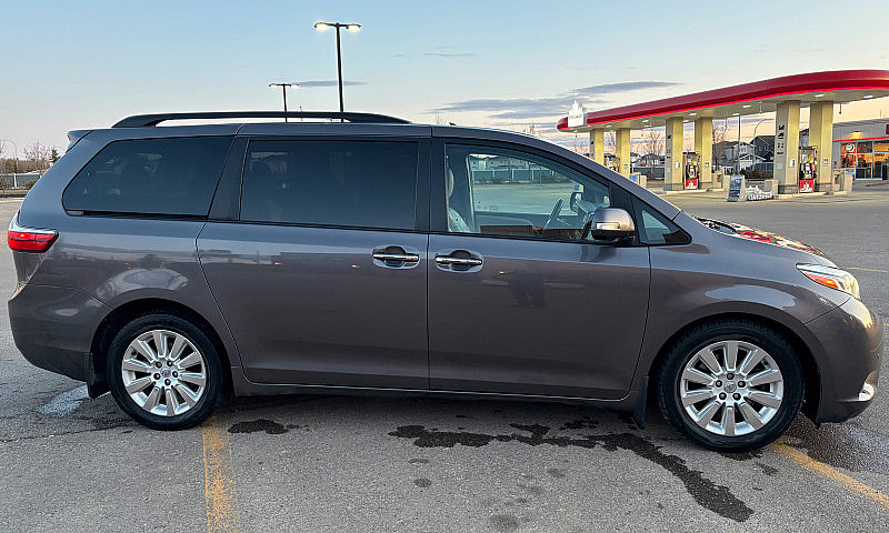 2015 Toyota Sienna L...