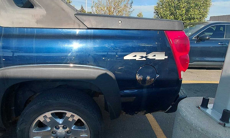 2004 Chevy Avalanche...