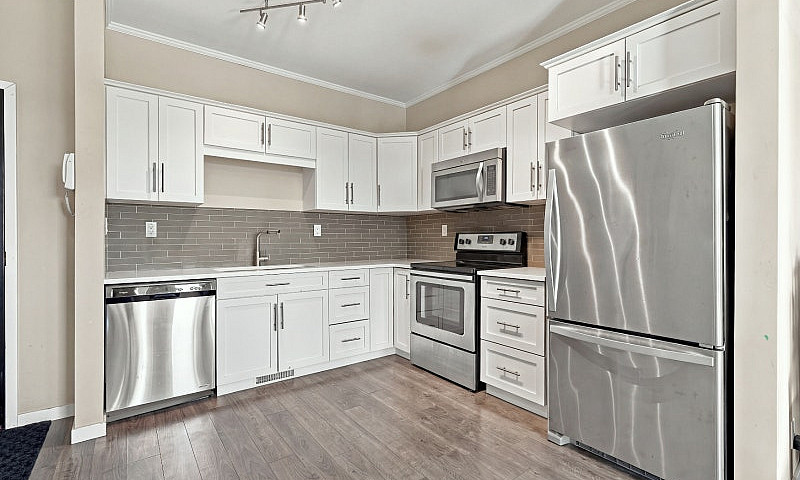 Top Floor Condo For ...
