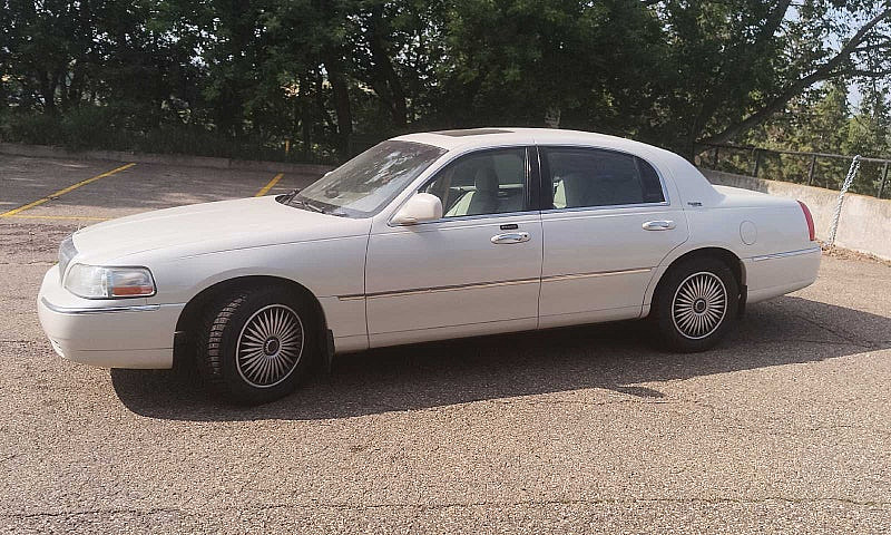 2005 Lincoln Town Ca...