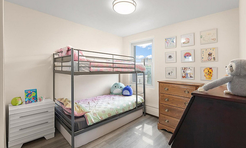 Gorgeous 2-Bedroom S...