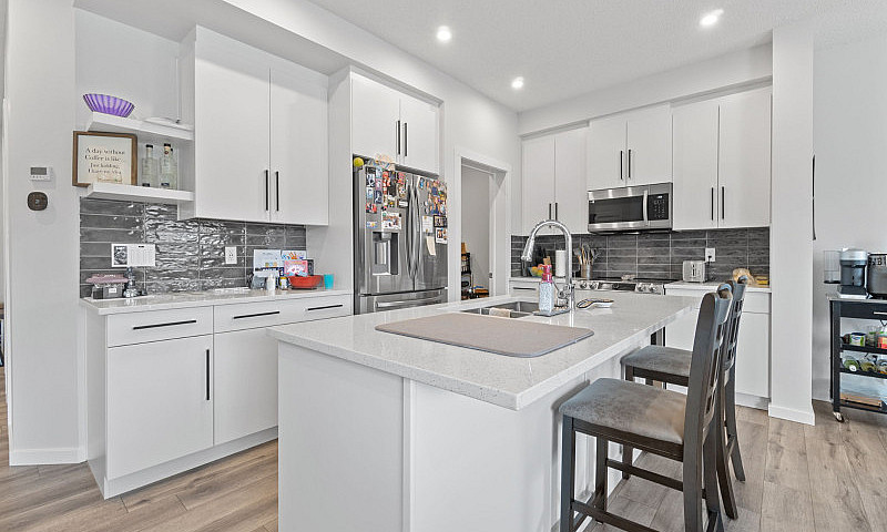 Stunning 4-Bedroom H...