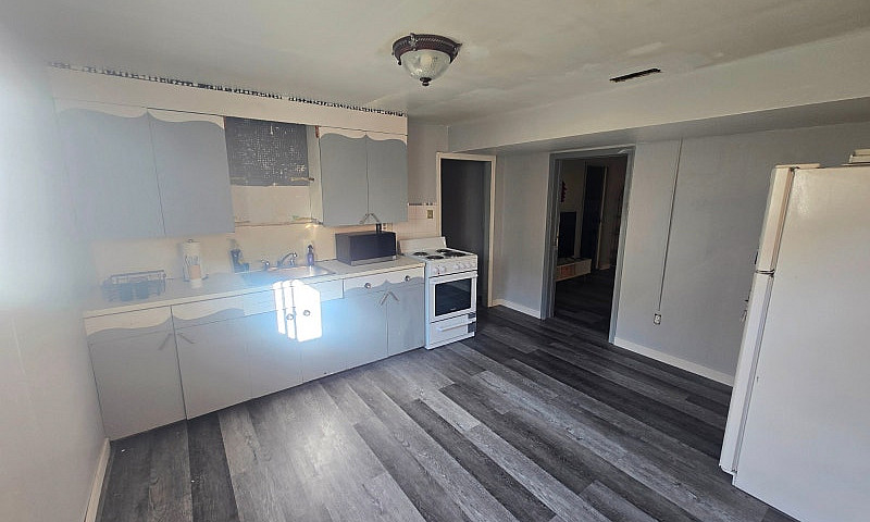 2 Bedroom Basement S...
