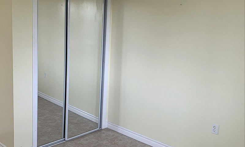 2 Bedroom Walkout Ba...