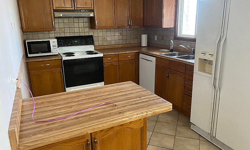 Large 3 Bedroom Apar...