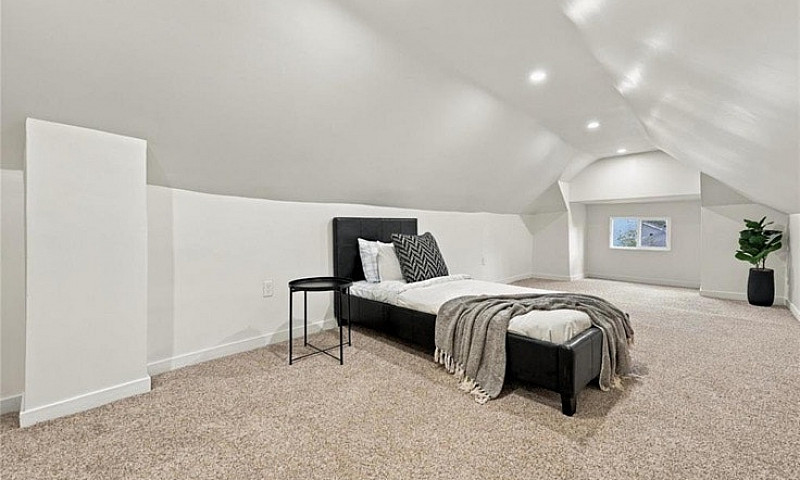 Fully Renovated 2 Be...