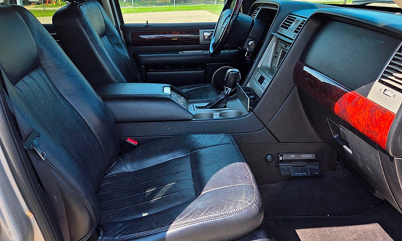 2003 Lincoln Navigat...