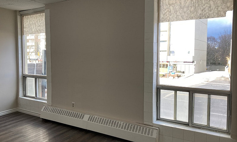 2 Beds 1 Bath Apartm...