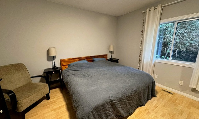 4 Bed   Den, 2 Bath ...
