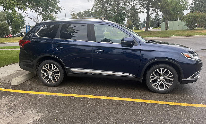 2018 Mitsubishi Outl...