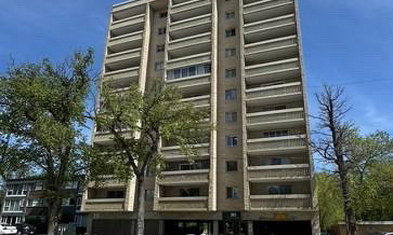 Stunning 1 Bedroom C...