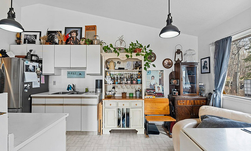 Lakeshore Retreat In...