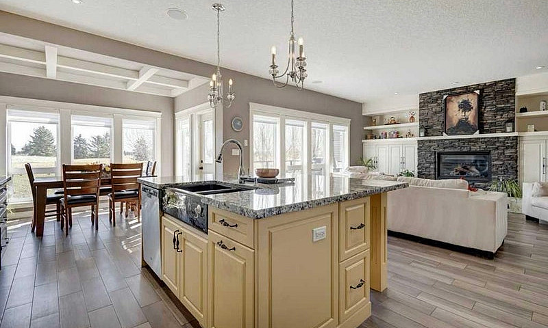 1233 Hillcrest Manor...