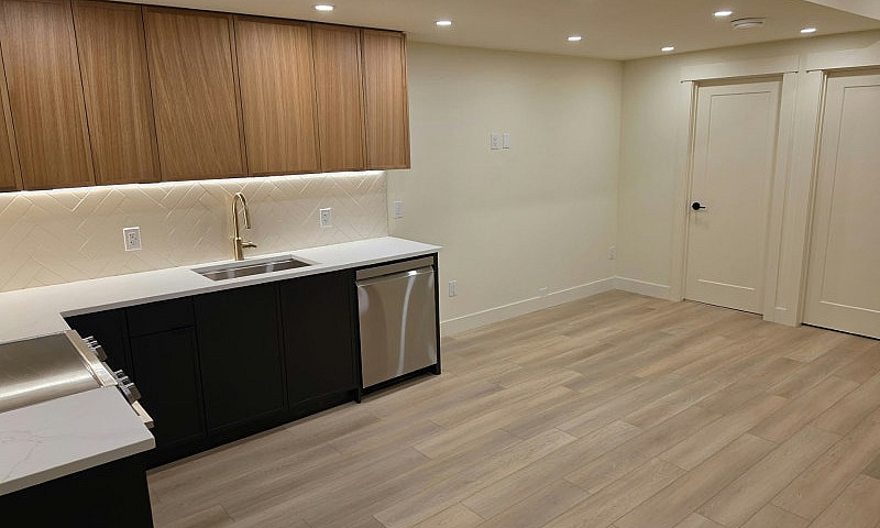 Renfrew -Brand New, ...