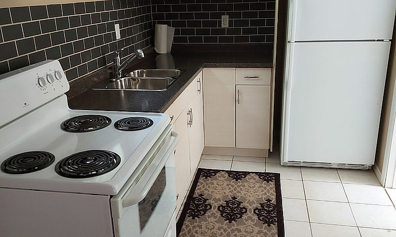 One Bdrm Basement Ap...