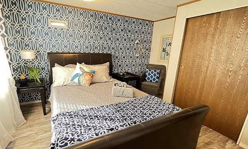 Fully Furnished 3 Be...
