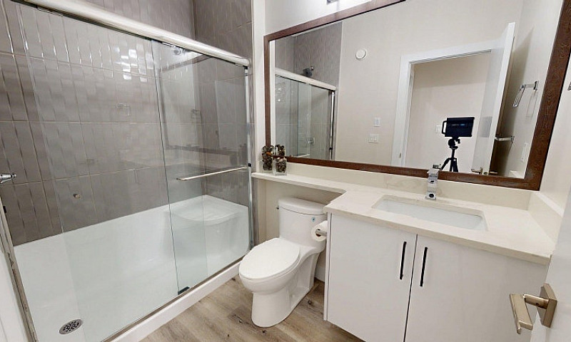 5 Bedroom, 4 Bathroo...