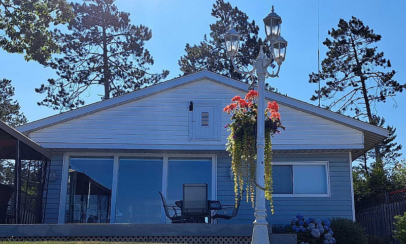 Waterfront Home Saul...