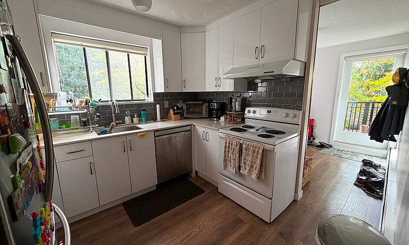 Spacious 2Bds, 2Bath...