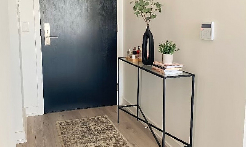1-Bedroom + Den Clos...