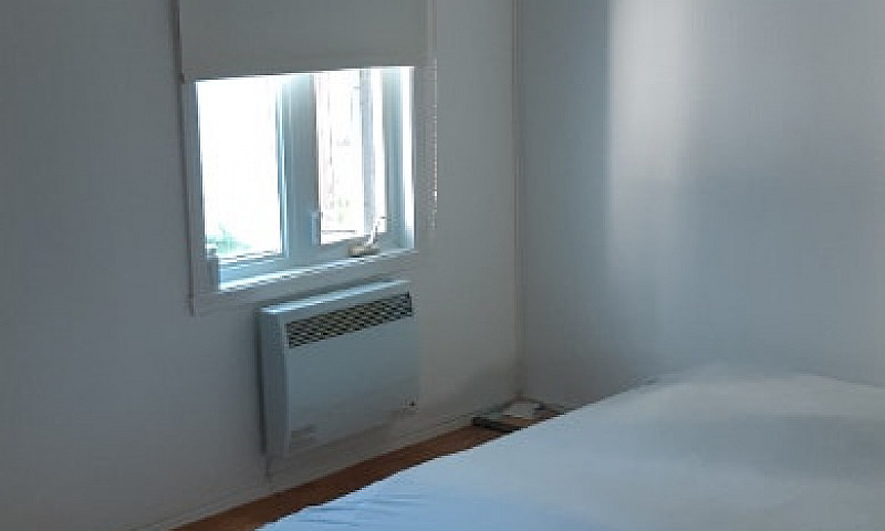 Maison En Face Du Fl...