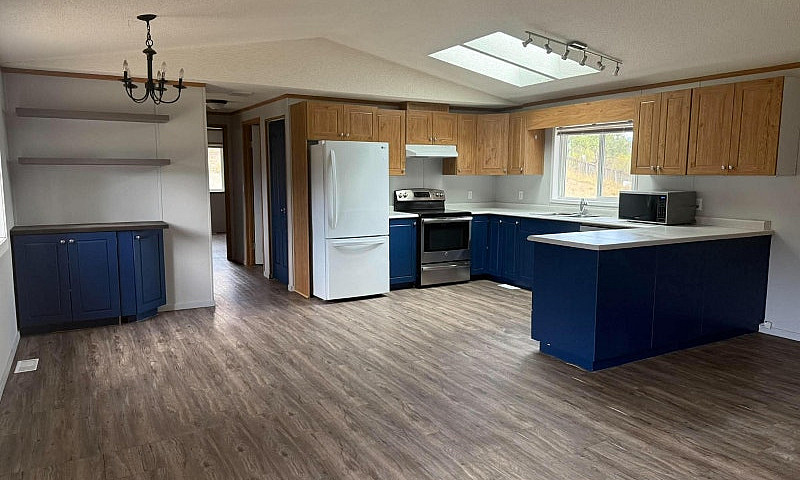 3 Bed 2 Bath 0.4 Acr...