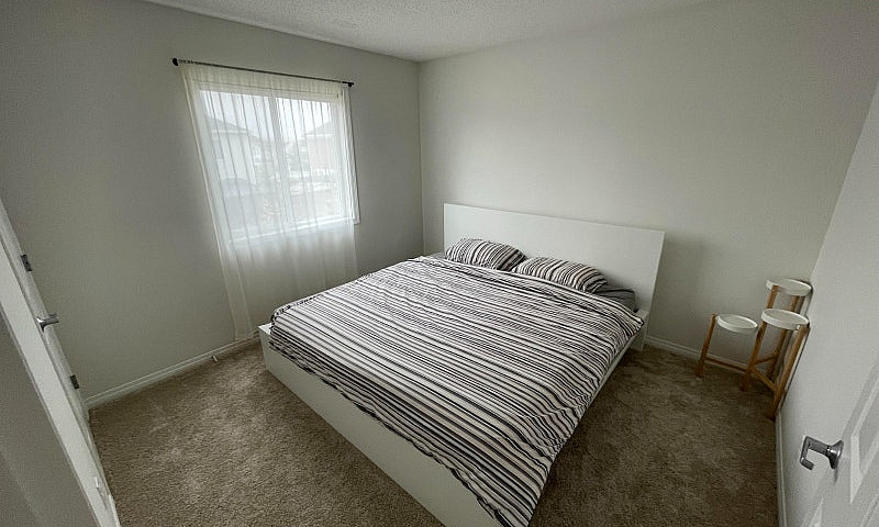 3 Beds 2.5 Baths Ent...