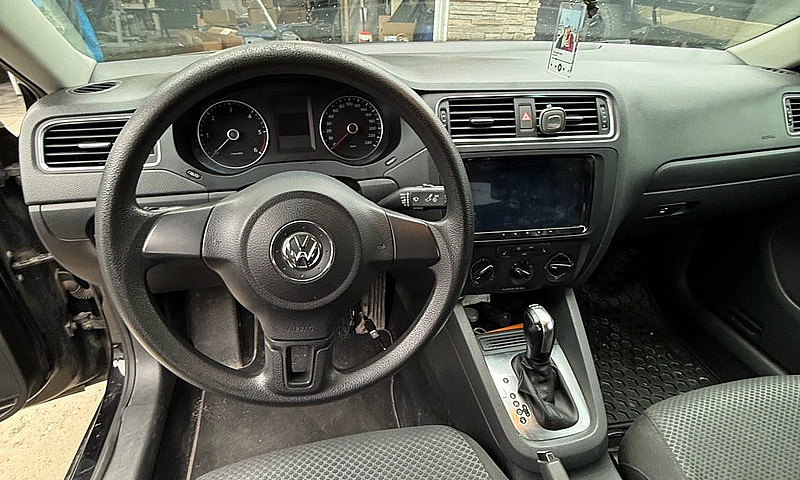 2014 Volkswagen Jett...