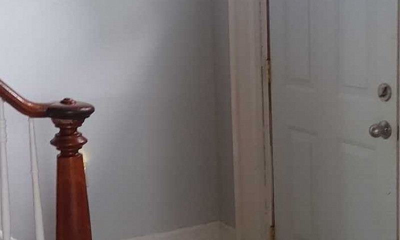 3 Bed, 1.5 Bath Town...