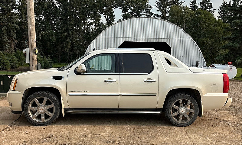 Cadillac Escalade ...