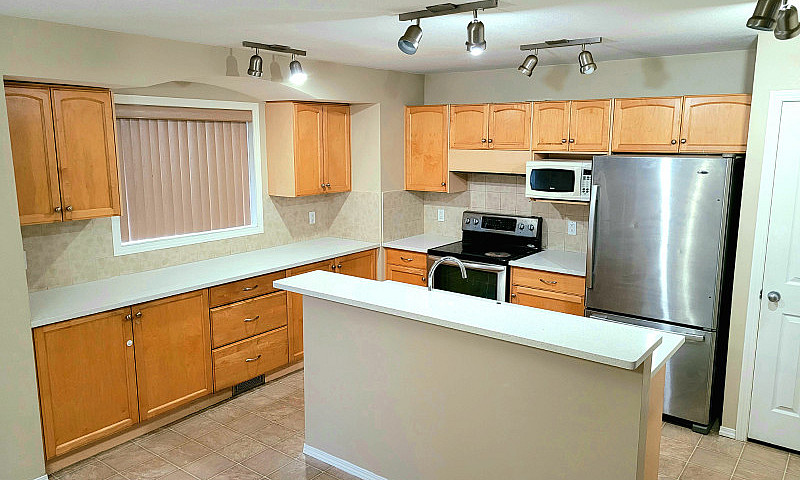 2 Story House For Re...