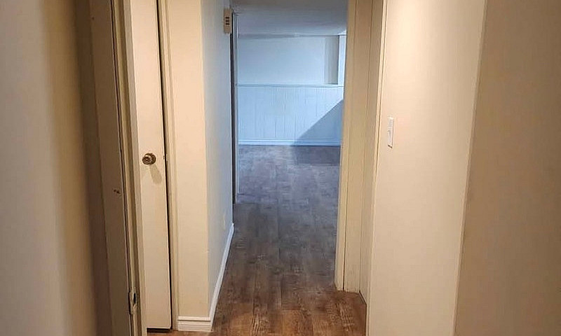 2 Bedroom Basement/B...