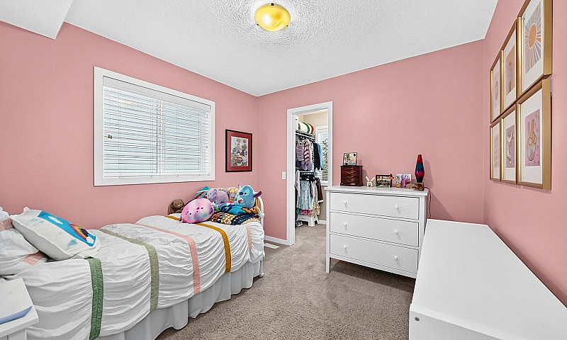 Extremely Rare 4 Bed...