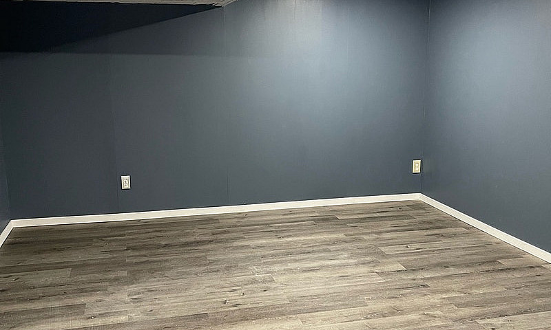 Big Basement For Ren...