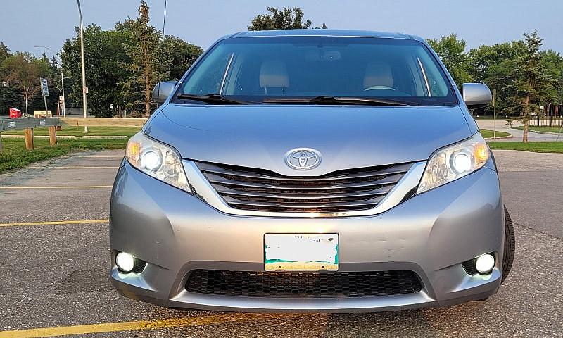 2012 Toyota Sienna X...