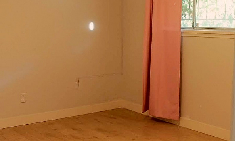 Entire 4-Bedroom Hou...