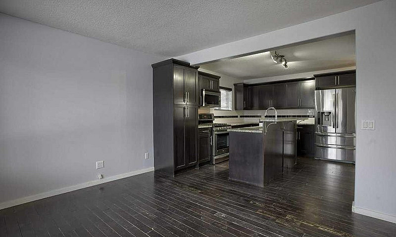 House For Sale – Mus...