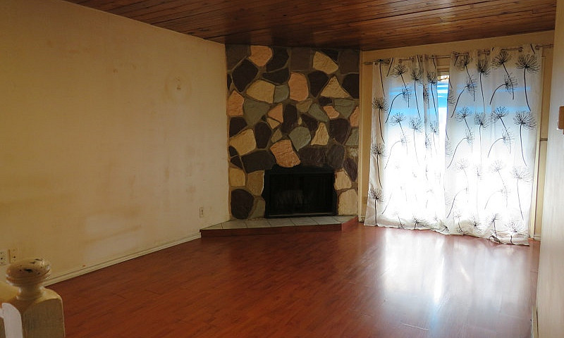2 Bedrooms House For...