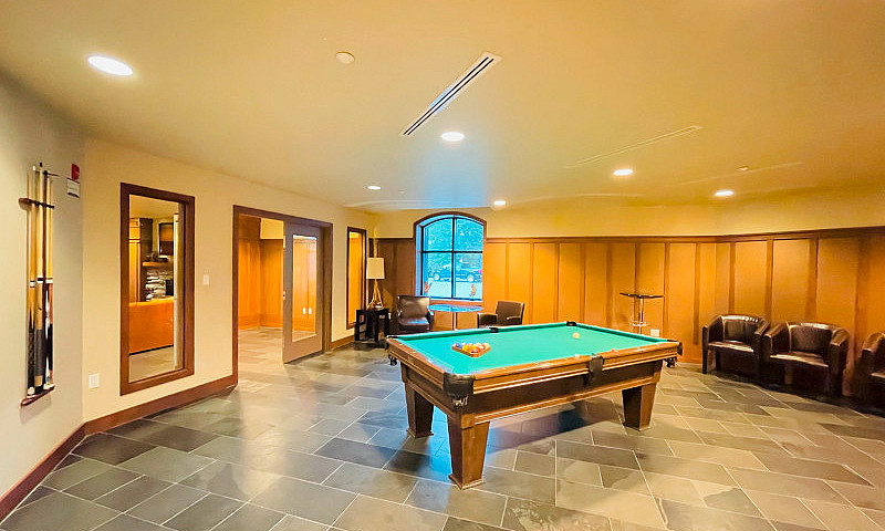 Elegant 1Br/1Ba Suit...
