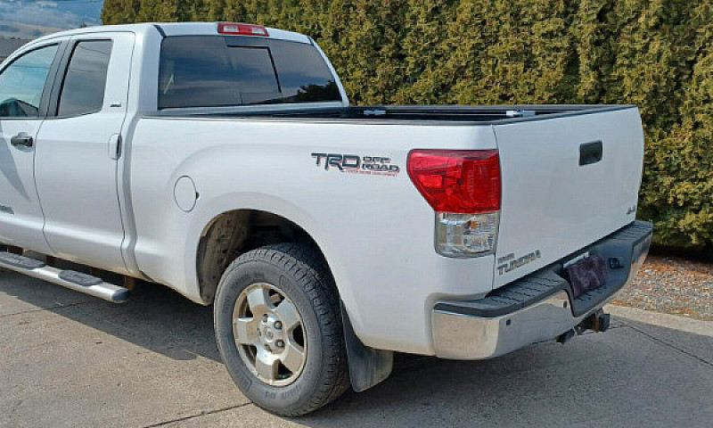 2011 Toyota Tundra -...