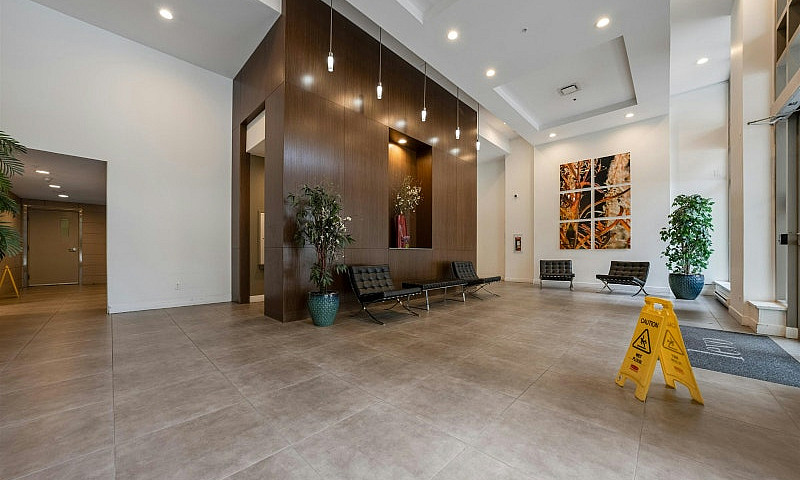 Spacious 2 Bed 2 Bat...