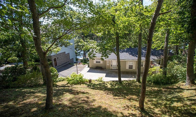 Beautiful 4 Br Water...
